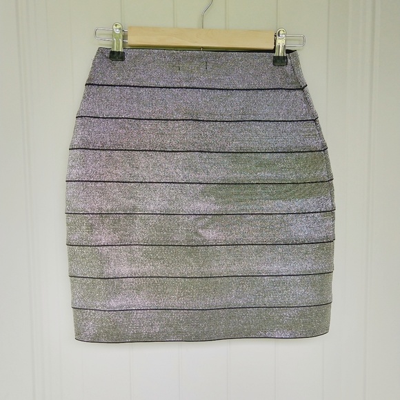 🌸 NWOT Express silver metallic pencil skirt - Picture 4 of 4